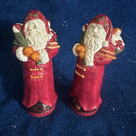 VINTAGE CHRISTMAS SANTA CLAUS SALT AND PEPPER SHAKERS HOLIDAY TABLE ACCENTS - Picture 2 of 10